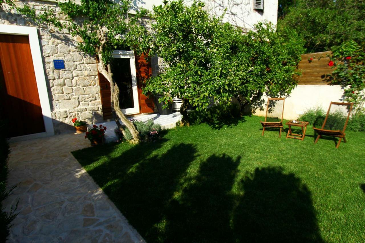 Old House Apartamento Sveti Filip i Jakov Exterior foto